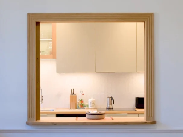 Aménagement chambre sur mesure Passe-plat & miroir coulissant